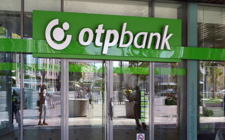 Riasztott a legnagyobb hazai bank, különösen veszélyes csalástípus terjed