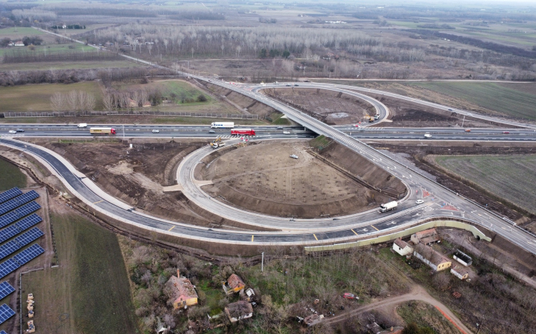 Elkészült az M5 autópálya kunszállási csomópontja