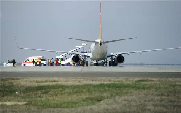 Füst miatt pánik alakult ki egy repülőn Ferihegyen