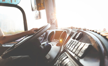 Félezer új járművel erősít a Volánbusz