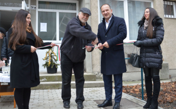 Megújult járdaszakaszt adtak át a Mártírok útján