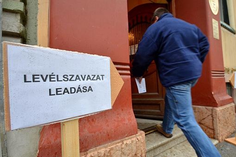 Jövő héten postázzák a levélben szavazók csomagját