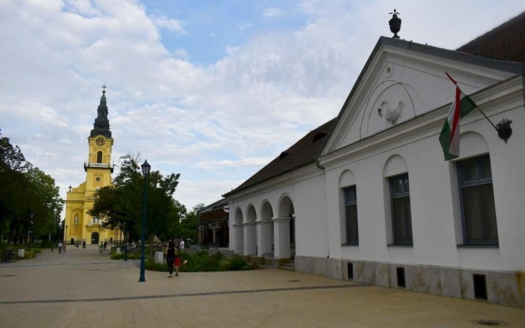 Szünetelnek a Kiskunfélegyházi könyvtár személyesen igénybe vehető szolgáltatásai