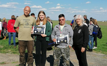 A repülőtéren röptették nyilaikat a Koppányok