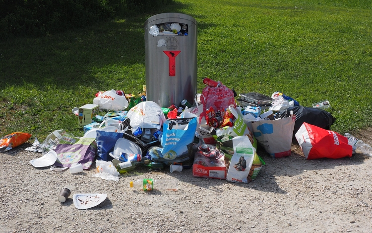 Több ezer tonna szemetet gyűjtöttek össze a TeSzedd! akció önkéntesei