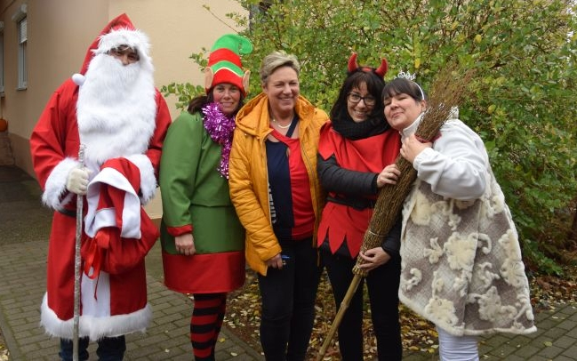 Lovaskocsival járta be Petőfiszállást a Mikulás