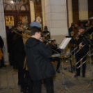 Lobog a hitet jelképező láng városunk adventi koszorúján