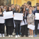 Élő kokárdát alkottak Félegyháza végzős diákjai a városközpontban