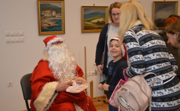 A könyvtárba már megérkezett a Mikulás