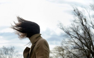 Viharos szél gyötör vasárnap