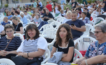 Együtt ünnepeltek a filmrajongók Kiskunfélegyházán a szabadtéri moziban