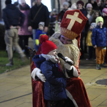 A főtérre látogatott a MIkulás