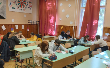 Komplex tehetségfejlesztést végez a Közgé Tehetséggondozás szabaduló szobával és vloggal