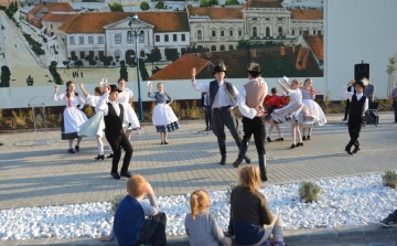 Közösségi térként is funkciónál az újonnan épült parkoló