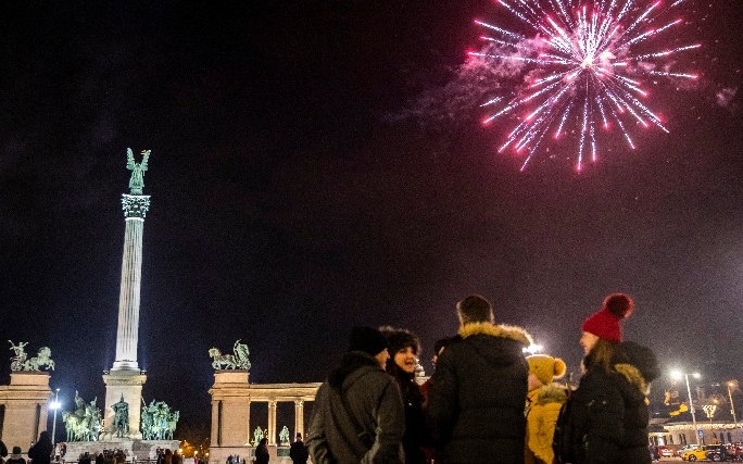 Országszerte megtelnek a szállodák szilveszterkor, több tízezren érkeznek külföldről is