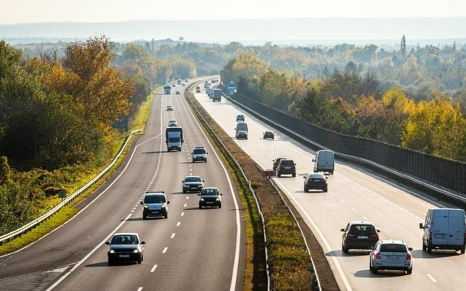 Lassabb haladásra kell számítani az autópályákon a megnövekedett tranzitforgalom miatt