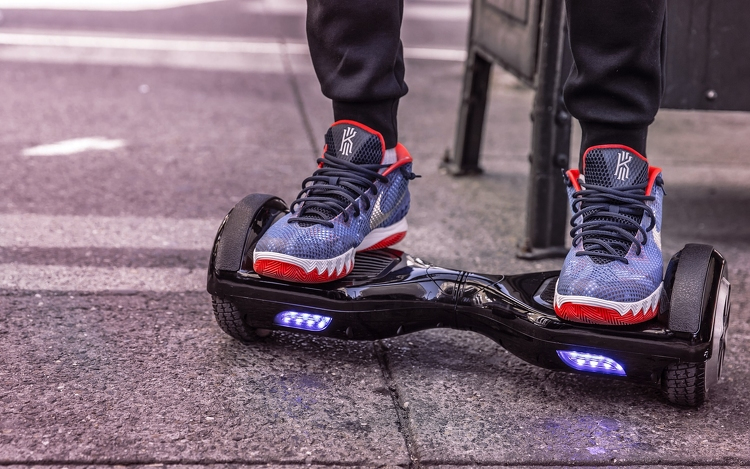 A rollerek részben igen, a hoverboardok egyáltalán nem feleltek meg a termékbiztonsági előírásoknak