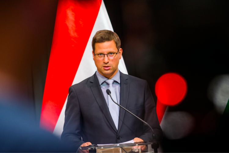 Koronavírus - Miniszterelnökség: hatósági karanténban van Gulyás Gergely és Orbán Balázs