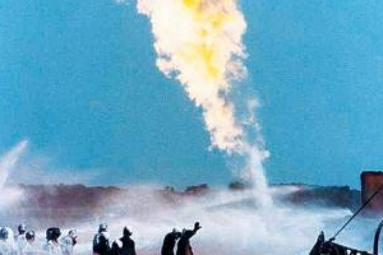 Hatalmas gázoszlop tört fel Kiskunfélegyháza mellett