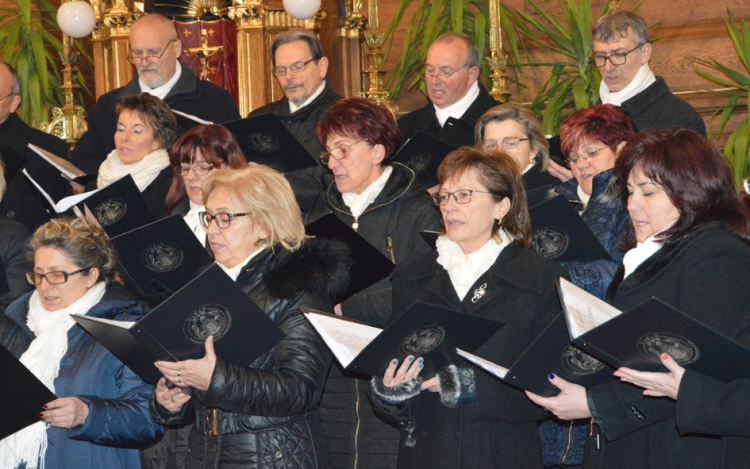 Minden évben várjuk a Zenebarátok Kórusának adventi hangversenyét