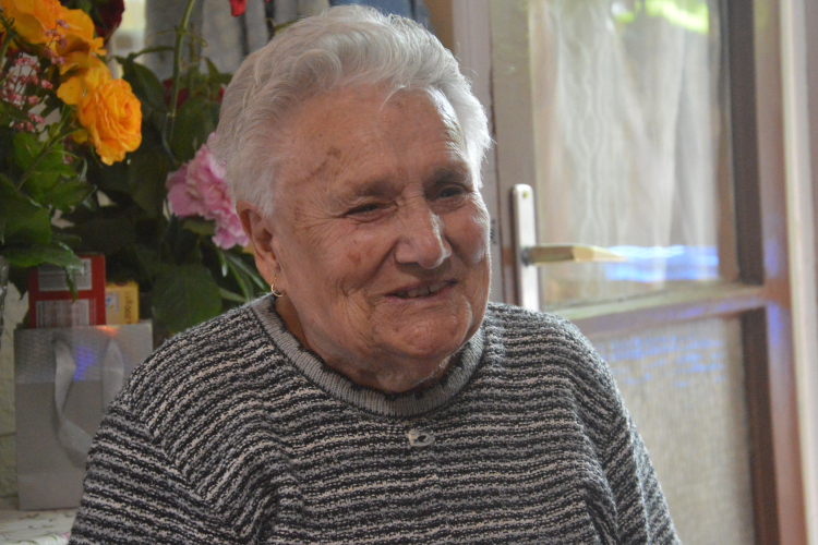 90 évesen is aktívan éli mindennapjait Rozika néni