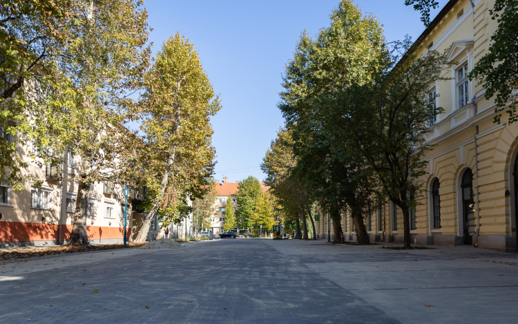 Visszaáll a belváros megszokott közlekedési rendje – ma megnyitottuk a Korona utcát a forgalom előtt