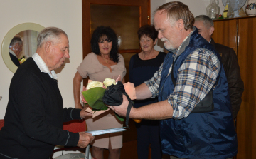 Jókedvűen éli mindennapjait a 90 éves Béla bácsi