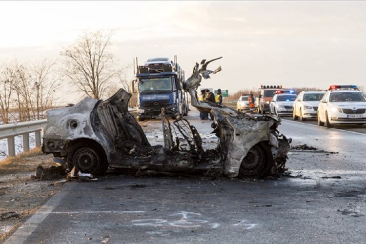 Négyen meghaltak egy balesetben Győrnél