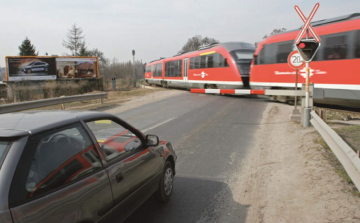 Figyelem! Ellenőrzés a vasúti átjárókban