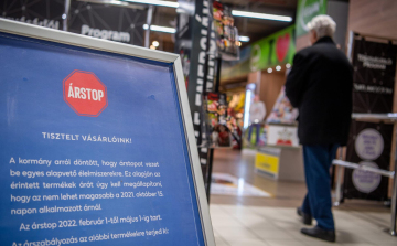Döntött a kormány: maradnak az árstopok