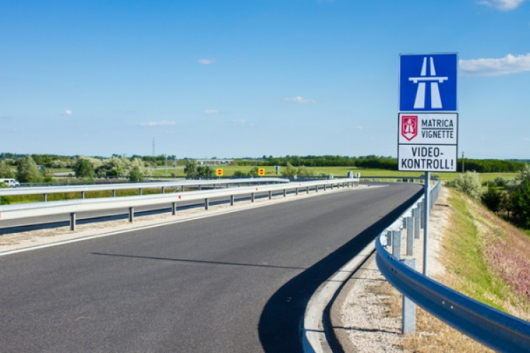 Két kamion ütközött az M5-ösön