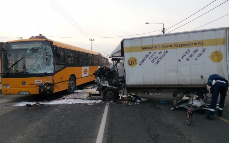 Halálos közúti közlekedési baleset a 3-as számú főúton