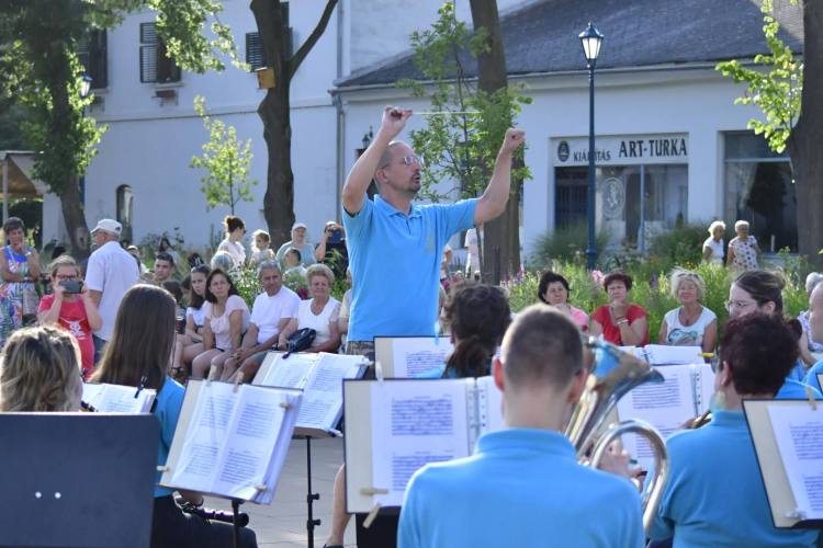 Kiskunfélegyházi Koncert Fúvószenekar nyár esti koncertje