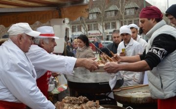 A régmúlt disznóvágás hangulatát idézték fel a mezgések