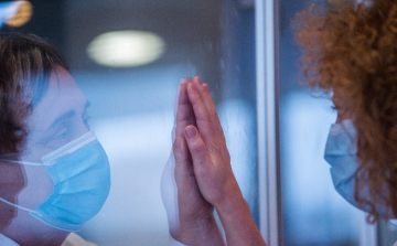 Simogatószoba enyhíti a gyógyulók magányát