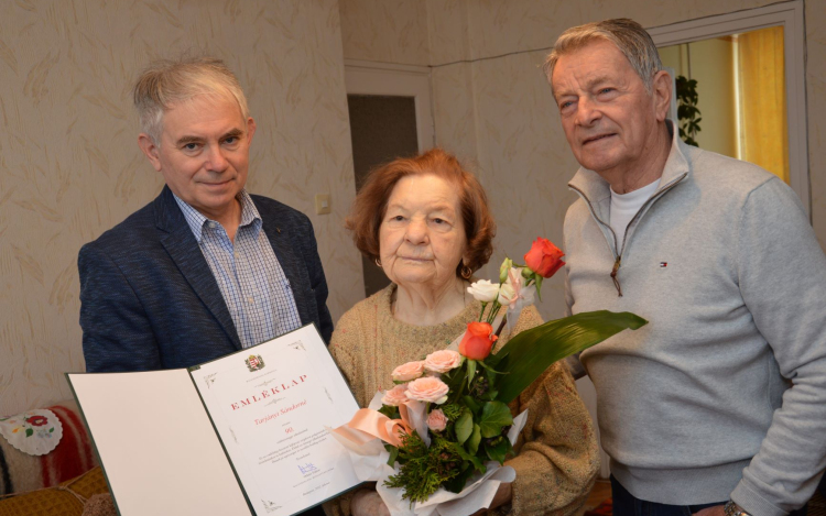 Egyedül él, mégsem magányos Klárika néni