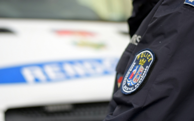 Ököllel ütötte, majd kirabolta áldozatát a félegyházi férfi