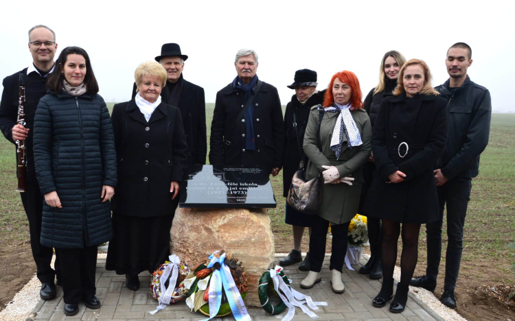 Emléktábla a dr. Táby-féle iskola emlékére