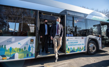 Elindult Magyarország első hidrogén meghajtású busza