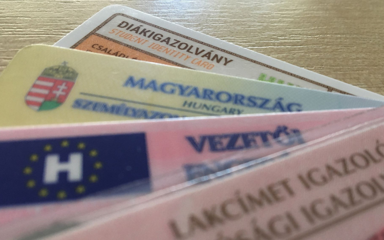 Továbbra sem szükséges a lejáró okmányok miatt kormányablakba menni