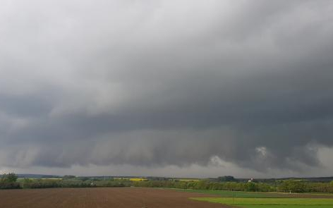 Másodfokú riasztást adott ki zivatarok veszélye miatt a meteorológiai szolgálat