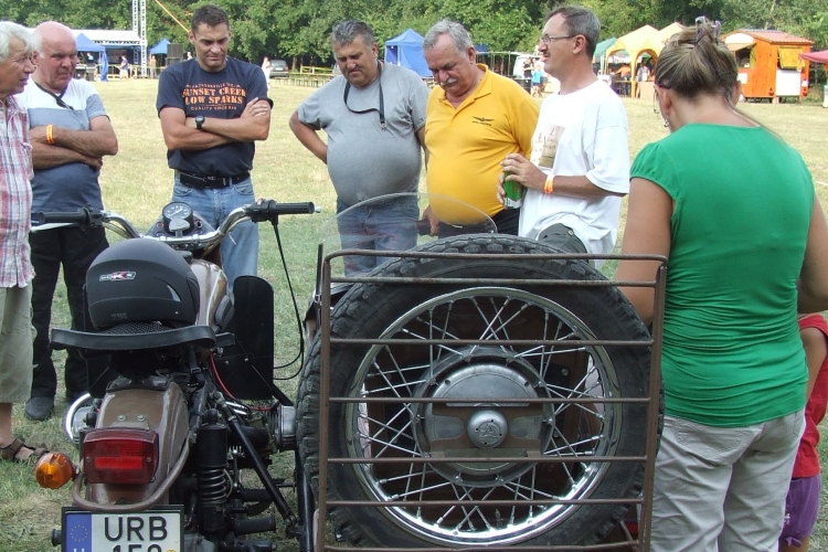 A fergeteges Oldalkocsis Motoros Találkozó kezdetét vette