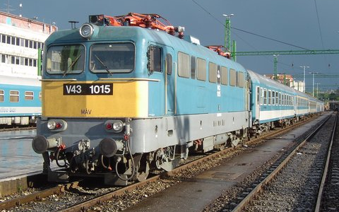 Az óraátállítás csak néhány belföldi és nemzetközi vonatot érint
