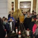 Fellobbant az első adventi láng