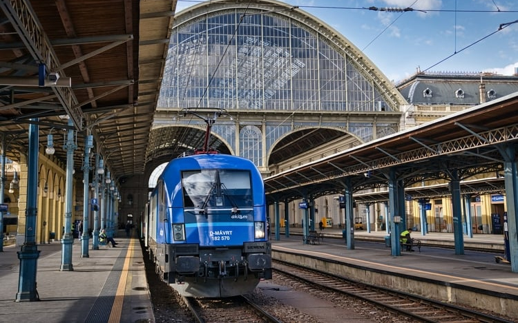 A téli szünetben is díjmentesen utazhatnak az alsó tagozatosok a MÁV-START, a GYSEV és a Volánbusz járatain