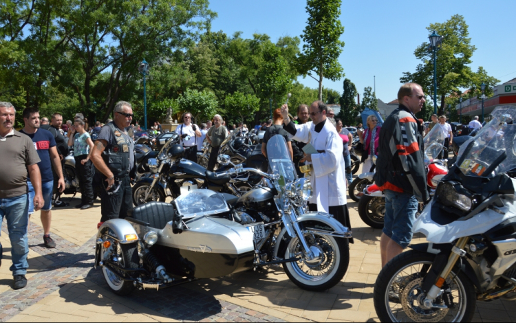 Keresztény motoros zarándoklat Pálosszentkúton