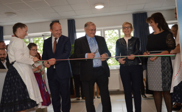 Megújult tantermek, hangversenyterem és sportpark került átadásra a Batthyány Iskolában