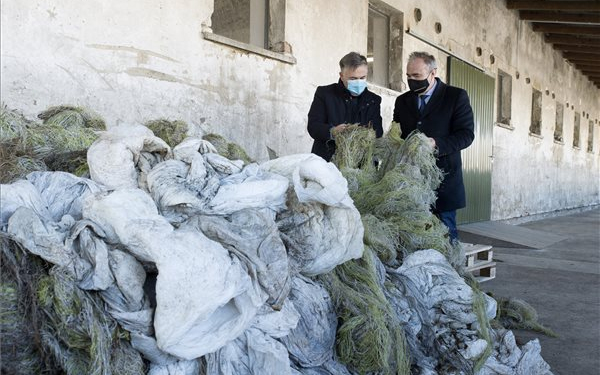 Mezőgazdasági fóliahulladék gyűjtésére száz gyűjtőkonténert helyeznek ki az országban