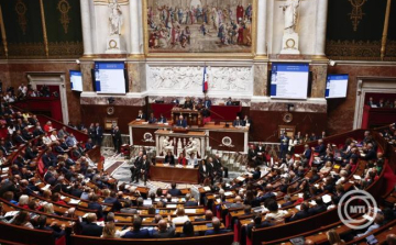 Megbukott a francia kormány a bizalmi szavazáson