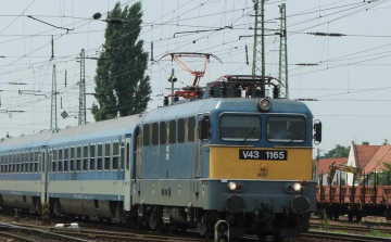 Hétfőtől vonatpótló buszok közlekednek a Kiskunhalas-Kiskunfélegyháza szakaszon